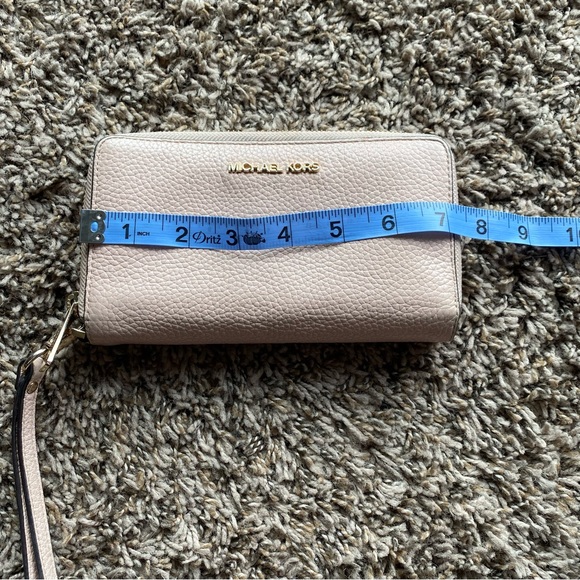 Michael Kors Jet Set Multifunction Phone Wristlet Pebbled Leather Powder Blush - Picture 7 of 8